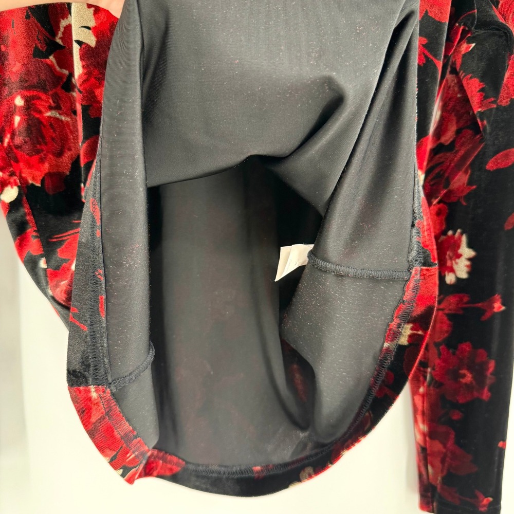 Karen Kane Y2K Long Sleeve Black/Red V-Neck Rose Velour Top Women's Sz XL - Picture 5 of 11